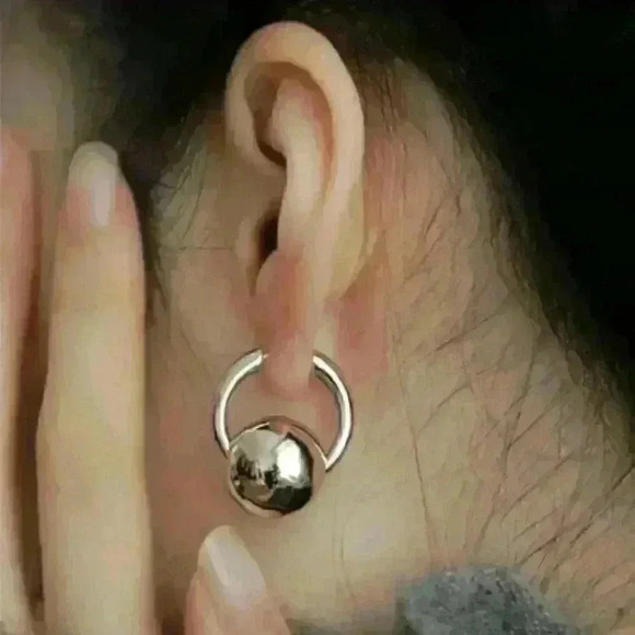 New Minimalist Silver Hoop Earrings - Picture 1 of 3